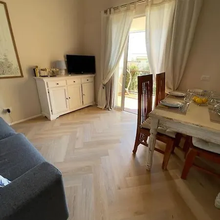 Ampio Bilocale Con Terrazzo Lejlighed *